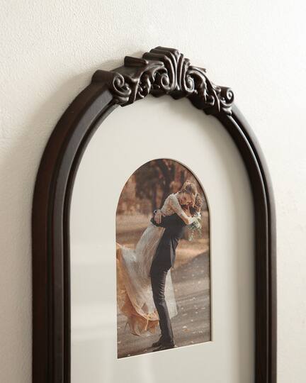 Kate and Laurel Arendahl Picture Frames Set